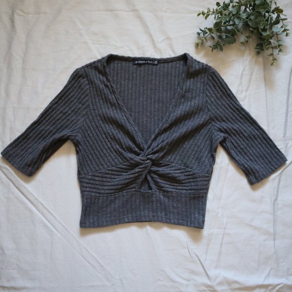 ABERCROMBIE & FITCH Cropped Gray Ribbed Sweater XS - Picture 2 of 6
